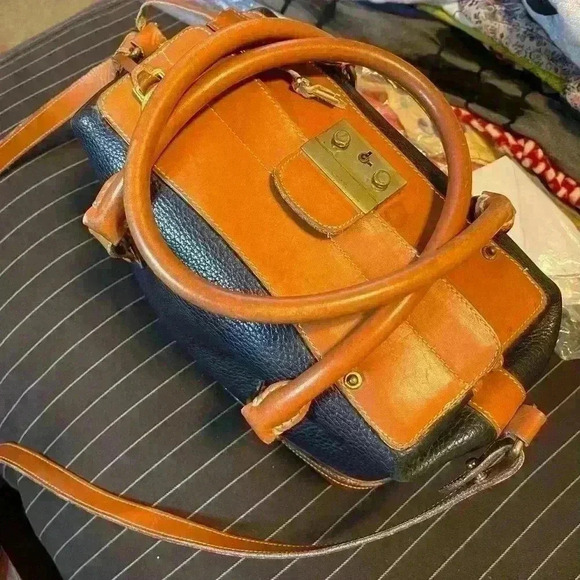 Dooney & Bourke Vintage Doctor Satchel - Picture 6 of 14